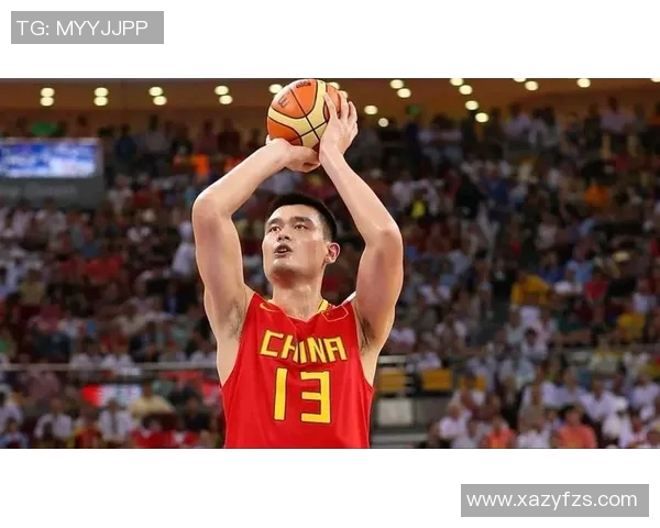 姚明运球上篮的精彩瞬间展现了篮球巨星的力量与技巧之美